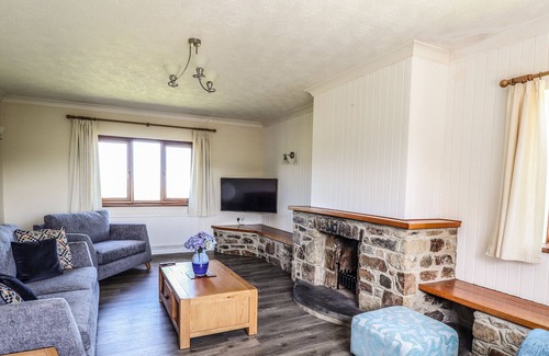 Newport Cabaña | GORWELFA, family friendly, with a garden in Newport, Pembrokeshire