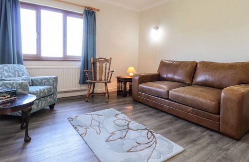 Newport Cabaña | GORWELFA, family friendly, with a garden in Newport, Pembrokeshire