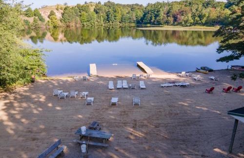 Saugatuck Casa | Goshorn 18 - Located in Goshorn Lake Resort - Shared pool - Lake access