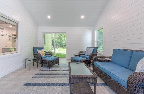 Saugatuck Casa | Goshorn 18 - Located in Goshorn Lake Resort - Shared pool - Lake access