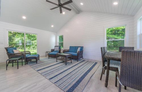Saugatuck Casa | Goshorn 18 - Located in Goshorn Lake Resort - Shared pool - Lake access