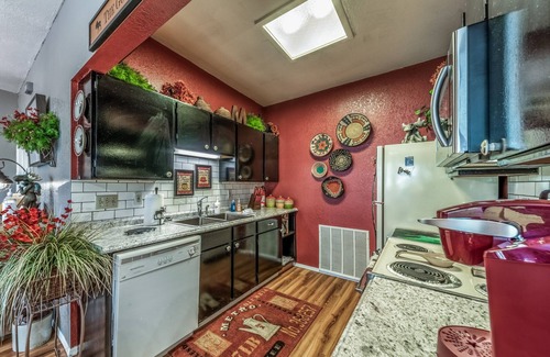 Alto Cabina | Gotch Eyed Moose | Pool + Tennis, Balcony, Views
