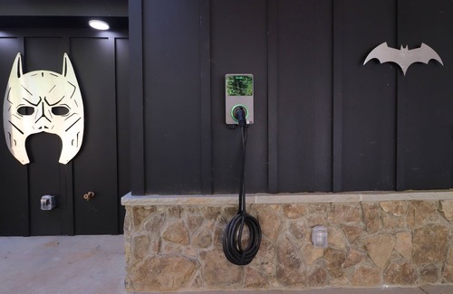 Roaring River Cabina | Gotham City Cabins!!! Secluded “Custom Modern Cabin” overlooking Private Pond.
