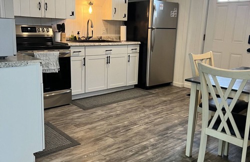 Geneva-on-the-Lake Apartamento | GOTL Lakeview Loft- Sunset Vacation Rentals