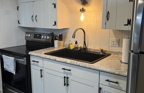 Geneva-on-the-Lake Apartamento | GOTL Lakeview Loft- Sunset Vacation Rentals