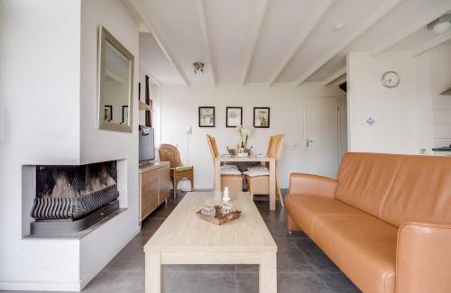 Zwiggelte Casa | Goudvink I Huis met Excentrieke Tuin
