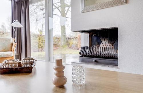 Zwiggelte Casa | Goudvink I Huis met Excentrieke Tuin