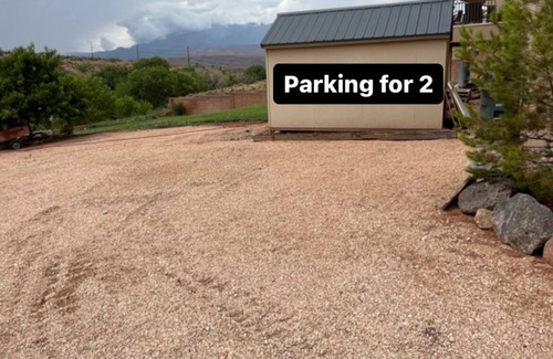 Hurricane Apartamento | Gould’s Hideaway off street parking, close to Sand Hollow, Quail & Zion.