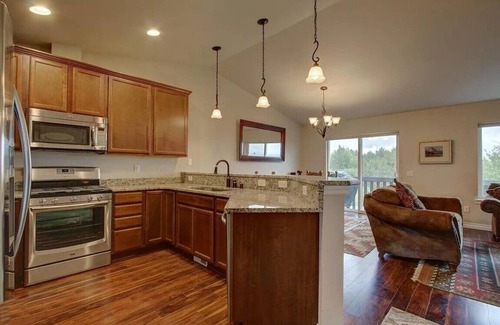 Government Hill Casa | Government Hill - Mountain Views, near JBER. 3bd-2.5ba, 2car gar. Fenced yard.