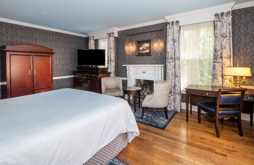 Historic District Hotel | Governor Calvert Historic King at Historic Inns of Annapolis