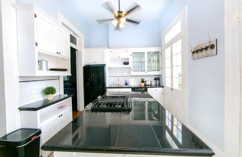 Treme Casa | Governors Mansion 5 bedroom-3 bath
