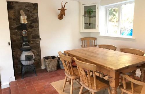 Crynant Apartamento | Gower cottage for 2-4 with sea views near sandy beach
