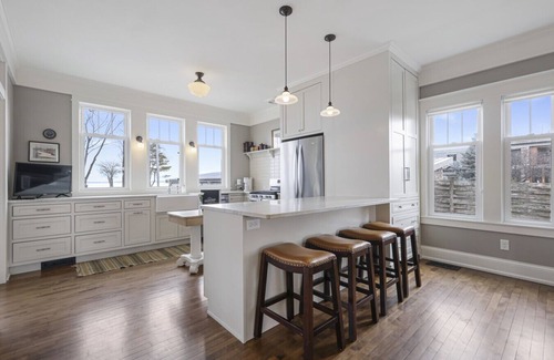 Black Wolf Casa | Goyke House- Best Lakeviews