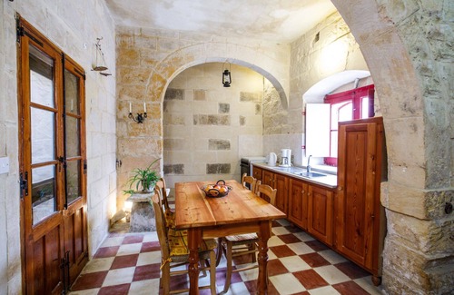 Kercem Otro | Gozo, casa de campo adosada con terrazas soleadas y acceso gratuito a internet.