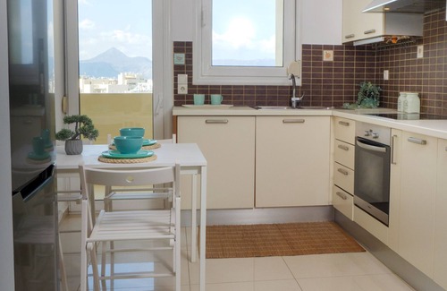 Heraklion Apartamento | ★ GPK Bright & Stylish 4BR | Central Getaway | Free Parking