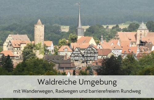 Schlitz Apartamento | GRÄFIN AMALIA - Apartment in der historischen Hinterburg Schlitz - 2 Schlafzimmer - mit Aufzug, Parkplatz, E-Ladestation & Garten - nahe Fulda und Bad Hersfeld