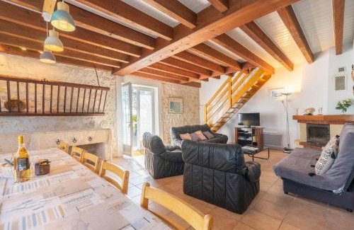 La Gripperie-Saint-Symphorien Casa | Grand gite 16 personnes