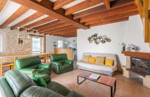 La Gripperie-Saint-Symphorien Casa | Grand gite 16 personnes