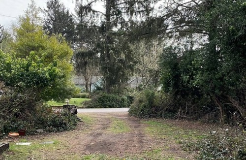 Ocean Shores Alquiler De RV | Grab a RV Parking spot in a home's 85'x15' driveway in coastal Ocean Shores, WA.