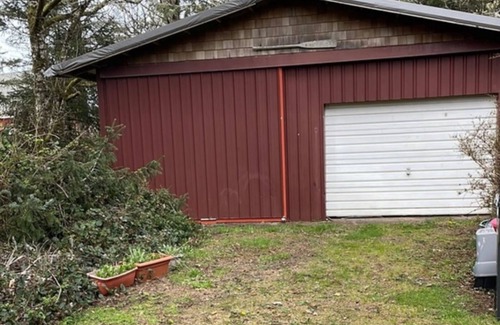 Ocean Shores Alquiler De RV | Grab a RV Parking spot in a home's 85'x15' driveway in coastal Ocean Shores, WA.