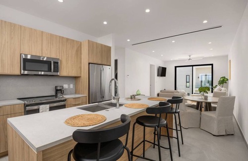 Grace Bay Apartamento | Grace Bay Ocean Views, Walk to Shops! Z-B301