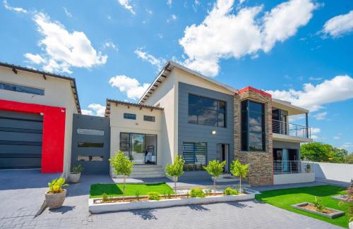 Cork Casa | Grace House, Mkhuhlu, spacious 4-bedroom house
