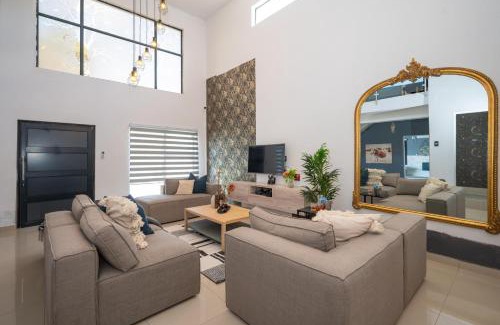 Cork Casa | Grace House, Mkhuhlu, spacious 4-bedroom house