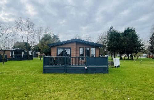 Allerthorpe Cabina | Grace Louise Retreat with Hot Tub