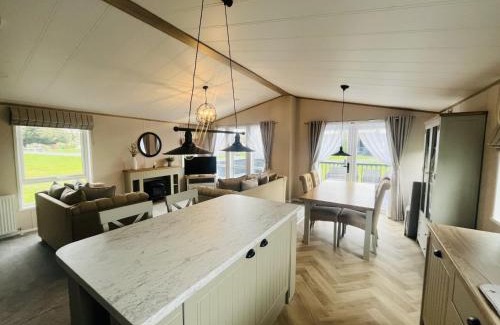 Allerthorpe Cabina | Grace Louise Retreat with Hot Tub