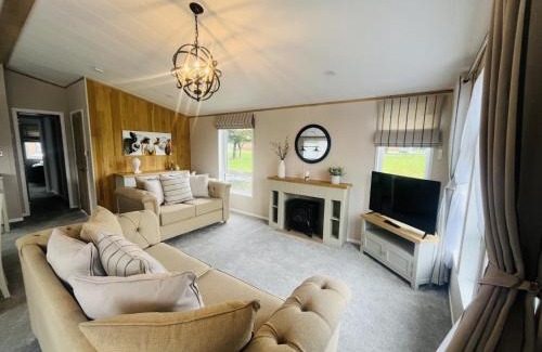 Allerthorpe Cabina | Grace Louise Retreat with Hot Tub