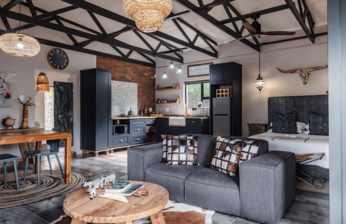 Marloth Park Chalet De Esquí | Grace of Africa, Chestnut Suite, Kruger National Park Accommodation