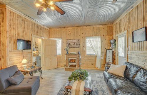 Rucker Casa | Grace Place Clark House on Farm Shared Hot Tub!