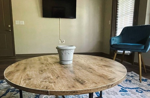 Ferndale Apartamento | Graceful 1BD/1BA w/Balcony + Gym - Little Rock