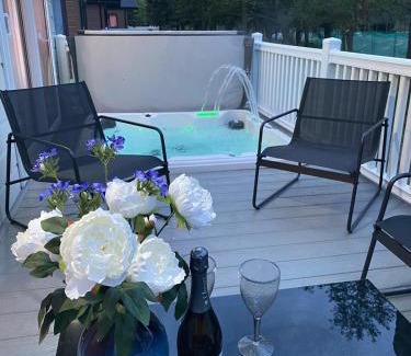 Allerthorpe Casa | Graceland Lodge with Hot Tub