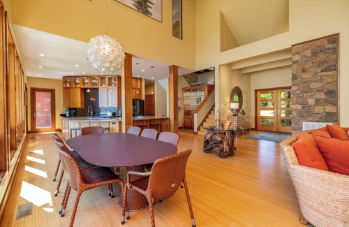 Clarksville Casa | Graceland