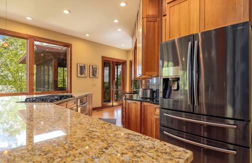 Clarksville Casa | Graceland