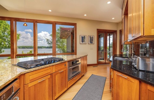 Clarksville Casa | Graceland