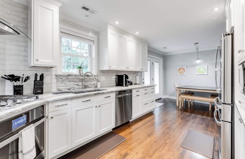 Richmond Casa | Gracious Lee at Willow Lawn | 3BR Prime Location