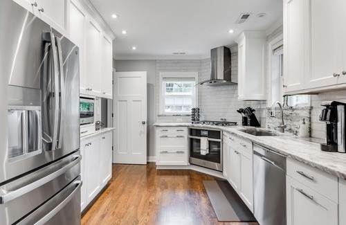 Richmond Casa | Gracious Lee at Willow Lawn | 3BR Prime Location