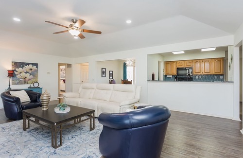 Bella Vista Casa | Gracious living. Swing bed with golf course view. Back 40 bike trail access.