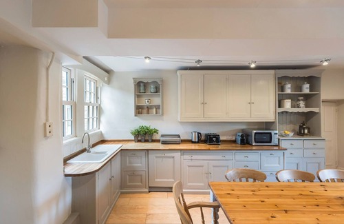 Starbotton Casa | Grade 2 listed country home sleeping 12 with hot tub and annex