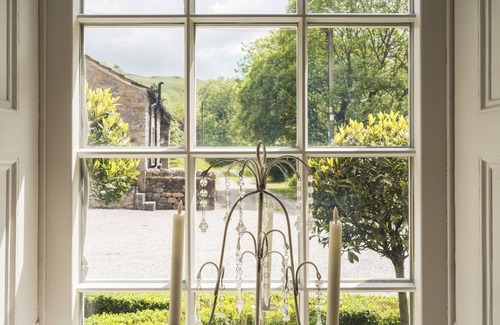 Starbotton Casa | Grade 2 listed country home sleeping 12 with hot tub and annex
