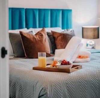 The Westside Apartamento | Grade II Stunning City Living, City centre, Fast WiFi, Families, Contractors