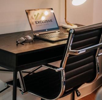 The Westside Apartamento | Grade II Stunning City Living, City centre, Fast WiFi, Families, Contractors