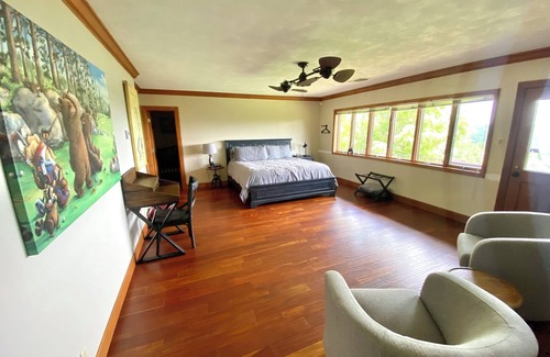 Godfrey Cabina | Grafton Getaway @ Overlook Lodge - an 8,000 sq foot home on 33 acres & sleeps 35