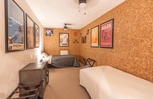 Godfrey Cabina | Grafton Getaway @ Overlook Lodge - an 8,000 sq foot home on 33 acres & sleeps 35