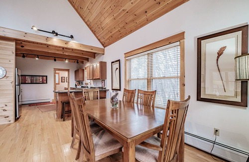 Sunday River Area Chalet De Esquí | Grafton Getaway the perfect place to rest after a hike!