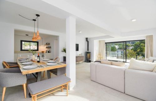El Portet Villa | Graham Holiday Rentals - Magnolia