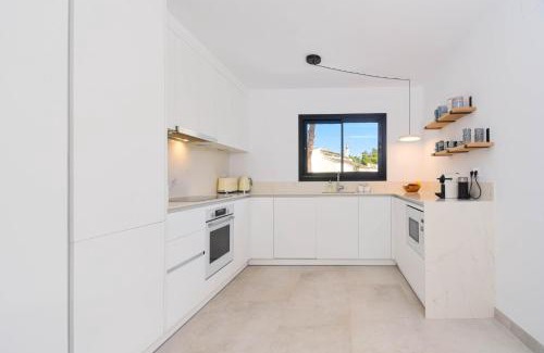 El Portet Villa | Graham Holiday Rentals - Magnolia