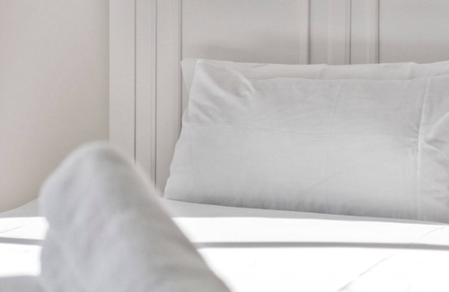 Narrawallee Apartamento | Grahlie House - Iluka 1A - Brand new, custom-designed and stylish studio apartment